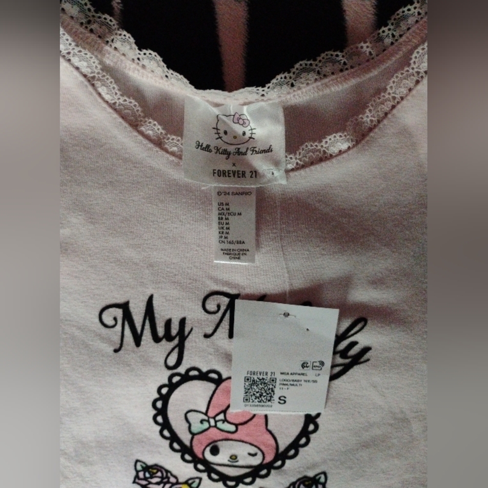 💥SOLD💥 My Melody Pink Short Sleeve Baby Tee Lace Trim Size Medium Brand New - Picture 3 of 6